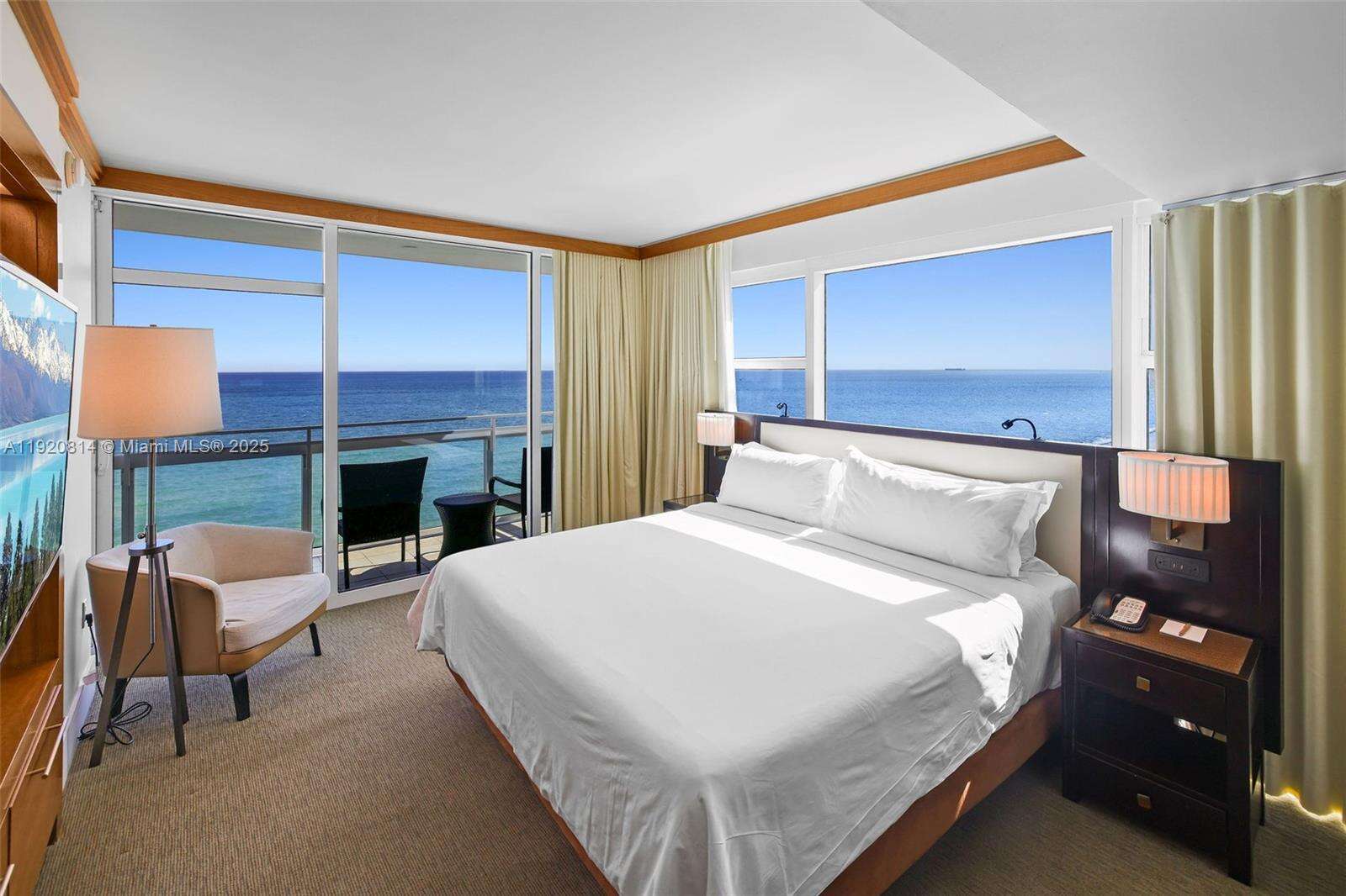 CENTRAL CARILLON BEACH - 6801 Collins Ave, Miami Beach, FL 33141 | Picture 1