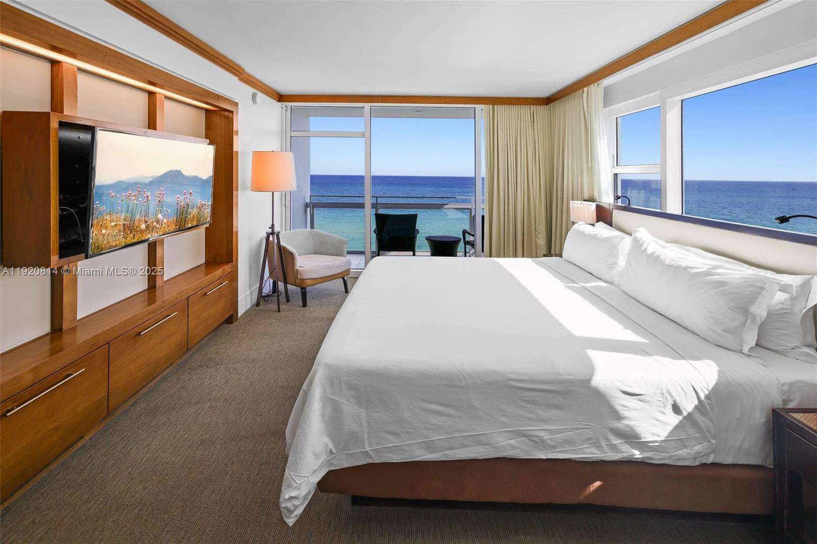 CENTRAL CARILLON BEACH - 6801 Collins Ave, Miami Beach, FL 33141 | Picture 8