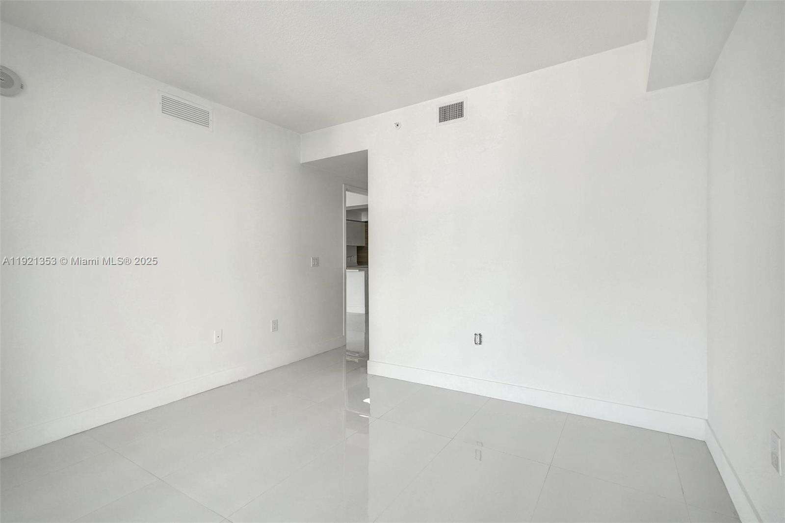 PARQUE TOWERS - 330 Sunny Isles Blvd, Sunny Isles Beach, FL 33160 | Picture 32