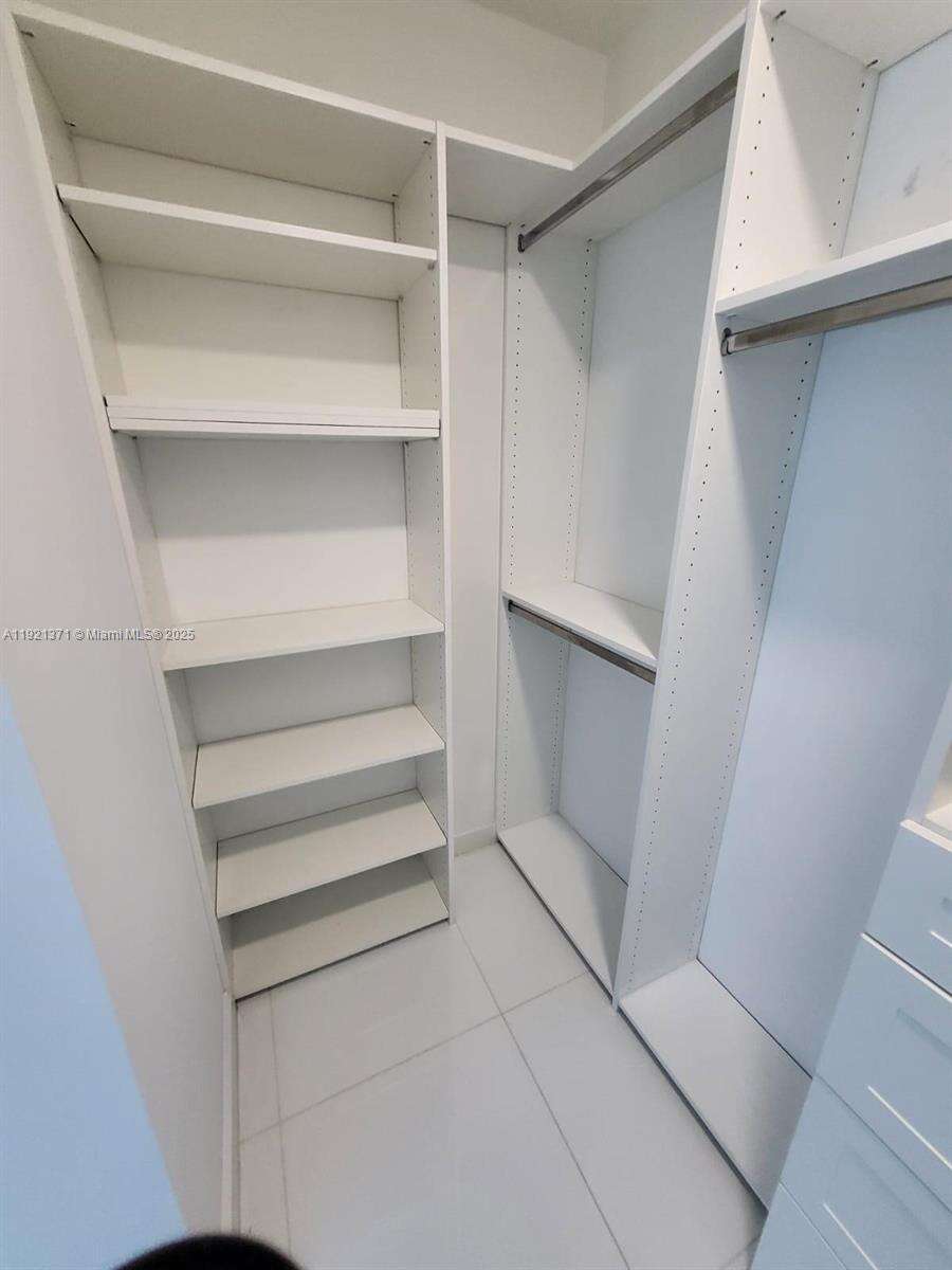 Paramount Miami Worldcenter at 851 1 Ave, Miami, FL 33132 - For Sale photo 11
