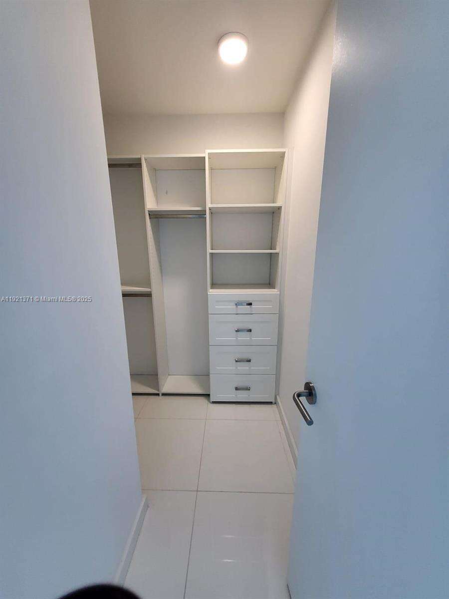 Paramount Miami Worldcenter at 851 1 Ave, Miami, FL 33132 - For Sale photo 12