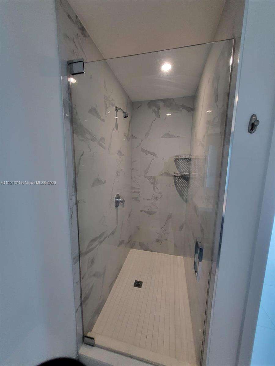 Paramount Miami Worldcenter at 851 1 Ave, Miami, FL 33132 - For Sale photo 13