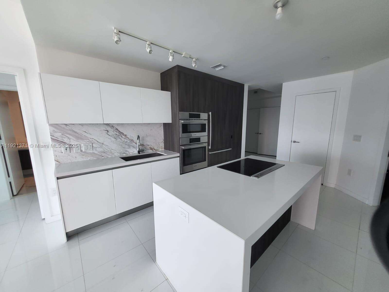 Paramount Miami Worldcenter at 851 1 Ave, Miami, FL 33132 - For Sale photo 18