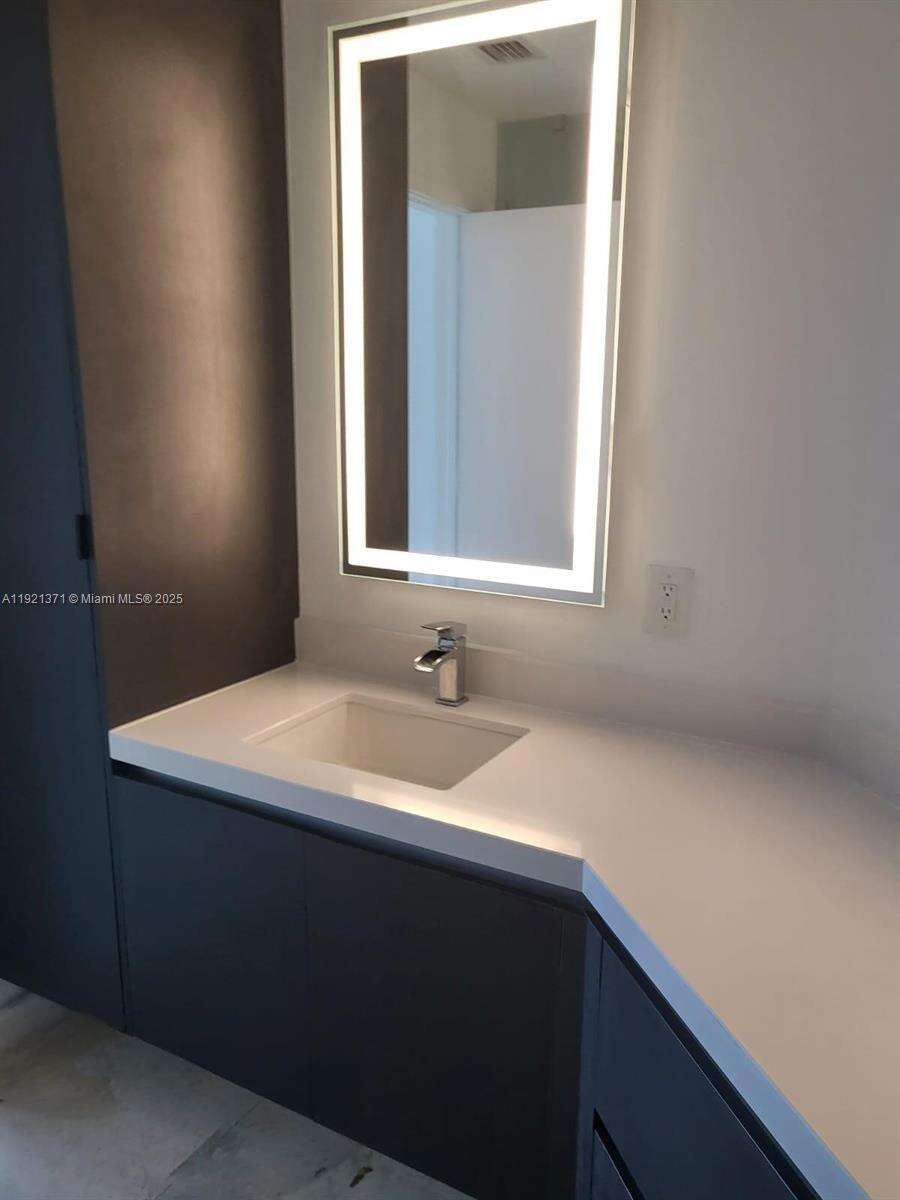Paramount Miami Worldcenter at 851 1 Ave, Miami, FL 33132 - For Sale photo 6