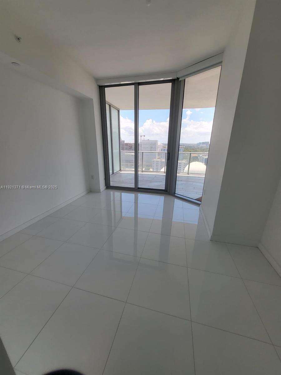 Paramount Miami Worldcenter at 851 1 Ave, Miami, FL 33132 - For Sale photo 8