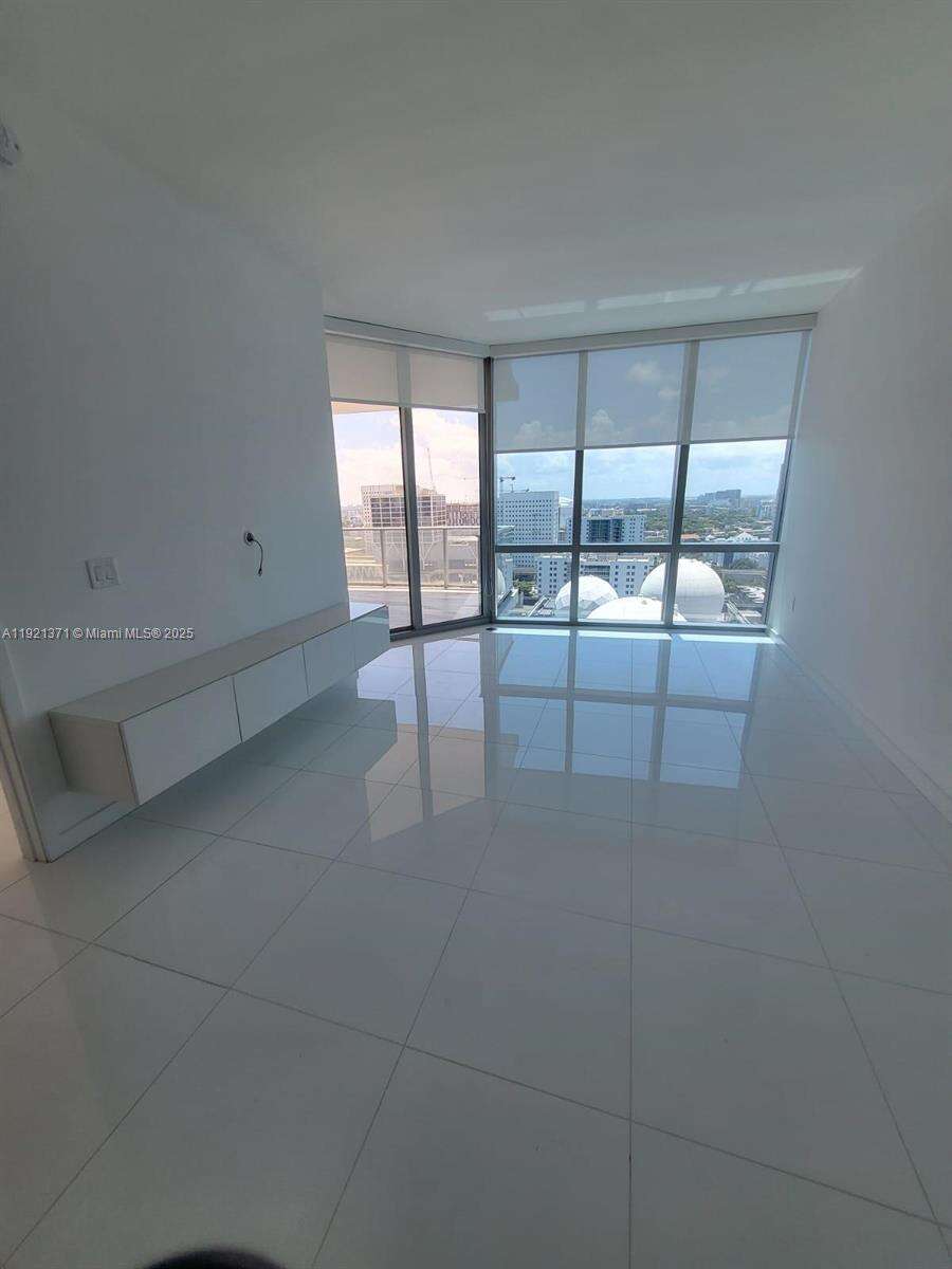 Paramount Miami Worldcenter at 851 1 Ave, Miami, FL 33132 - For Sale photo 9
