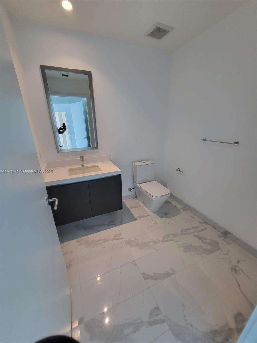 Paramount Miami Worldcenter at 851 1 Ave, Miami, FL 33132 - For Sale photo 10