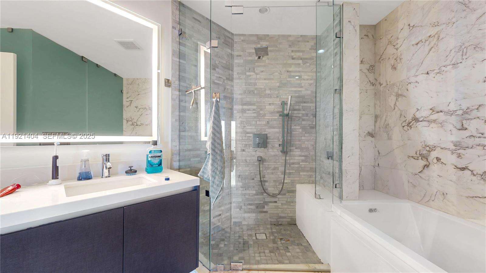 Paramount Miami Worldcenter at 851 1 Ave, Miami, FL 33132 - For Sale photo 17