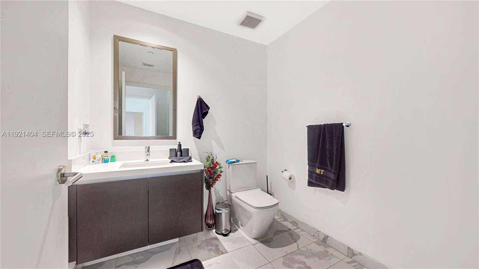 Paramount Miami Worldcenter at 851 1 Ave, Miami, FL 33132 - For Sale photo 21