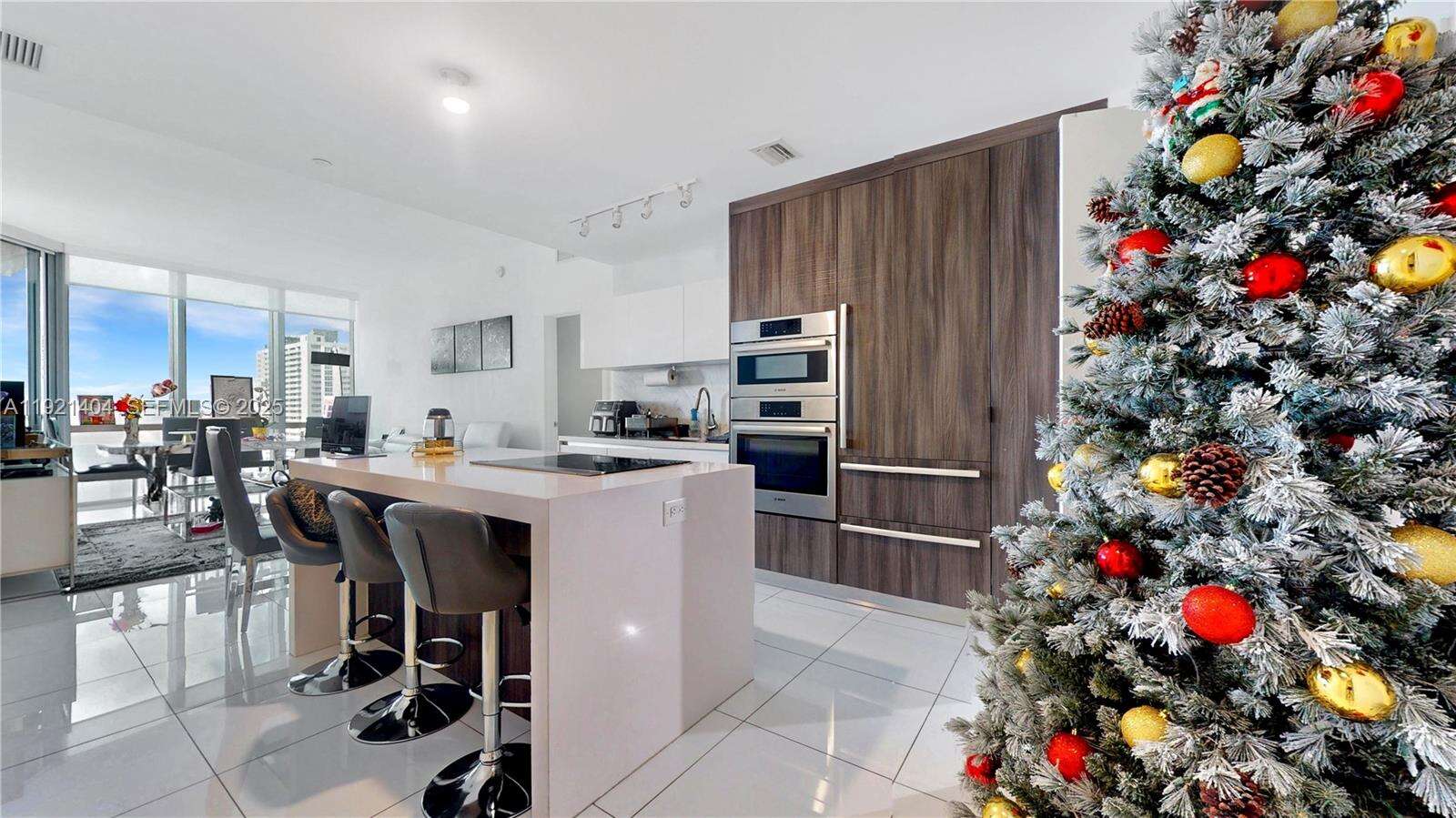 Paramount Miami Worldcenter at 851 1 Ave, Miami, FL 33132 - For Sale photo 4