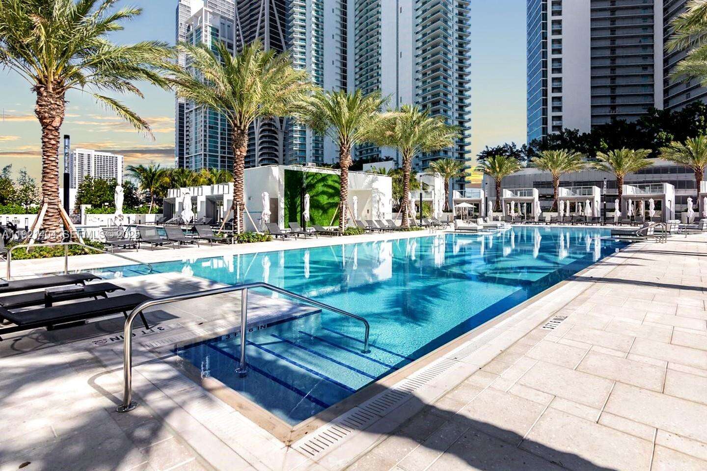 Paramount Miami Worldcenter at 851 1 Ave, Miami, FL 33132 - For Sale photo 35