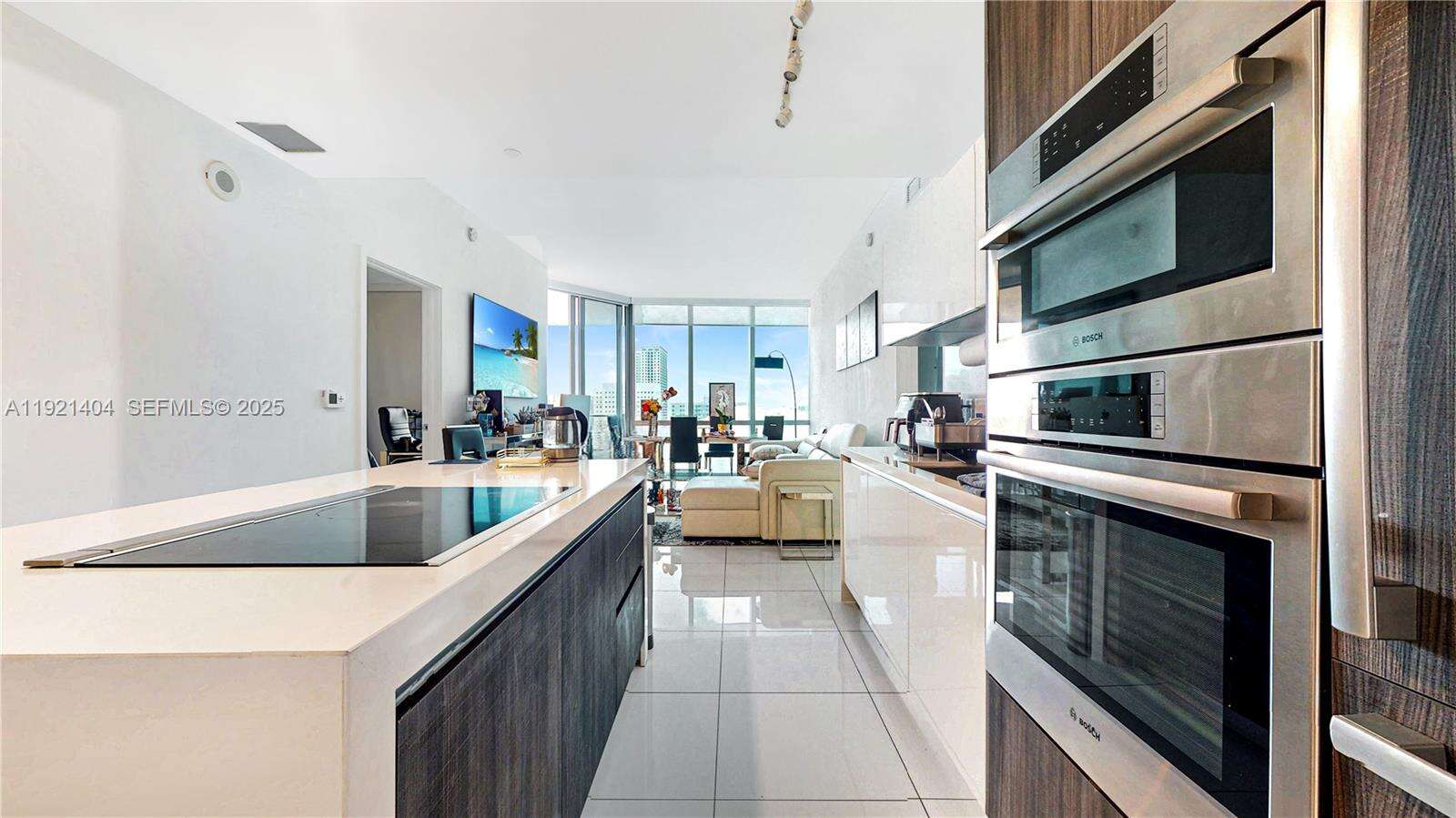 Paramount Miami Worldcenter at 851 1 Ave, Miami, FL 33132 - For Sale photo 5