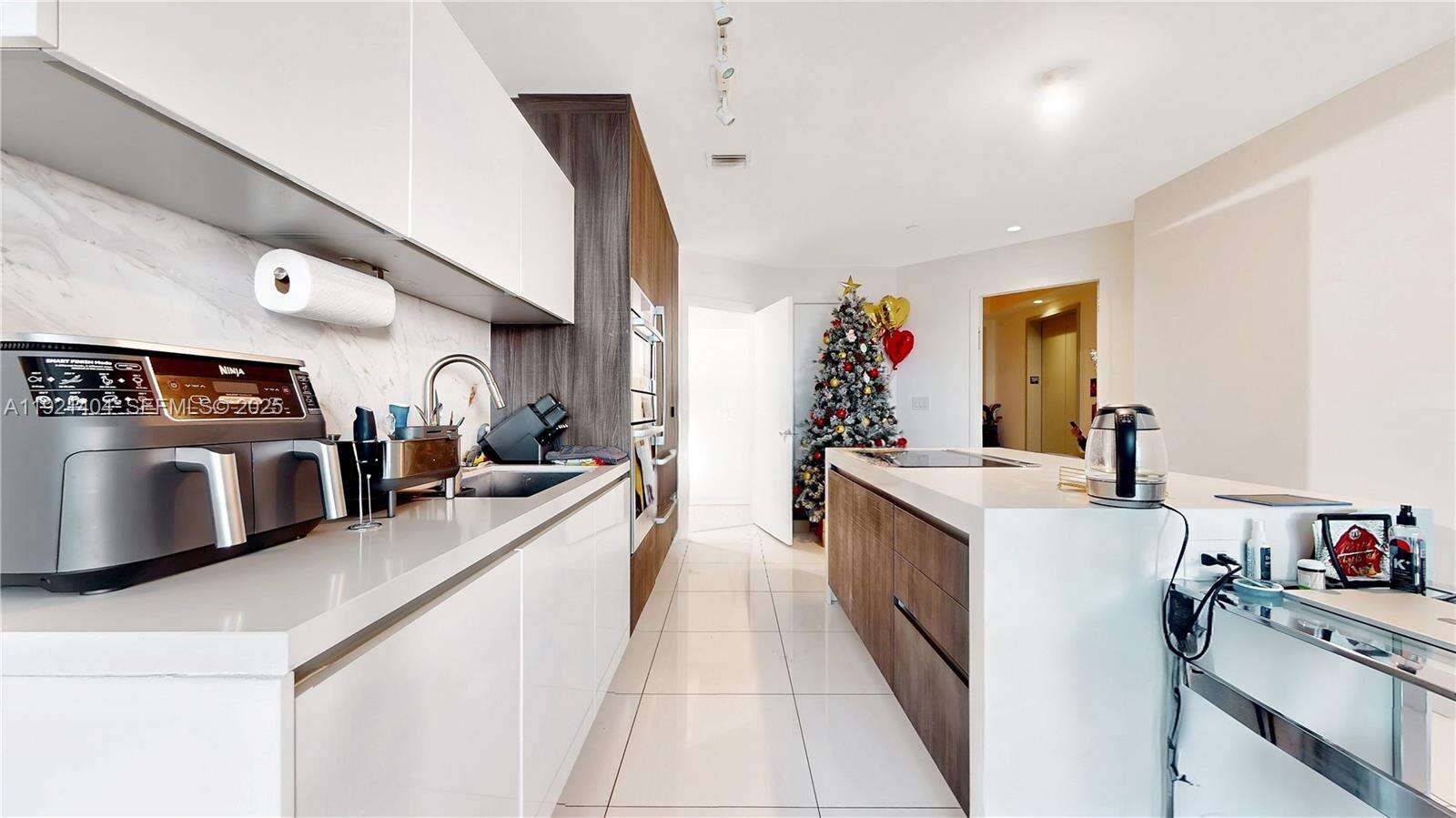 Paramount Miami Worldcenter at 851 1 Ave, Miami, FL 33132 - For Sale photo 7