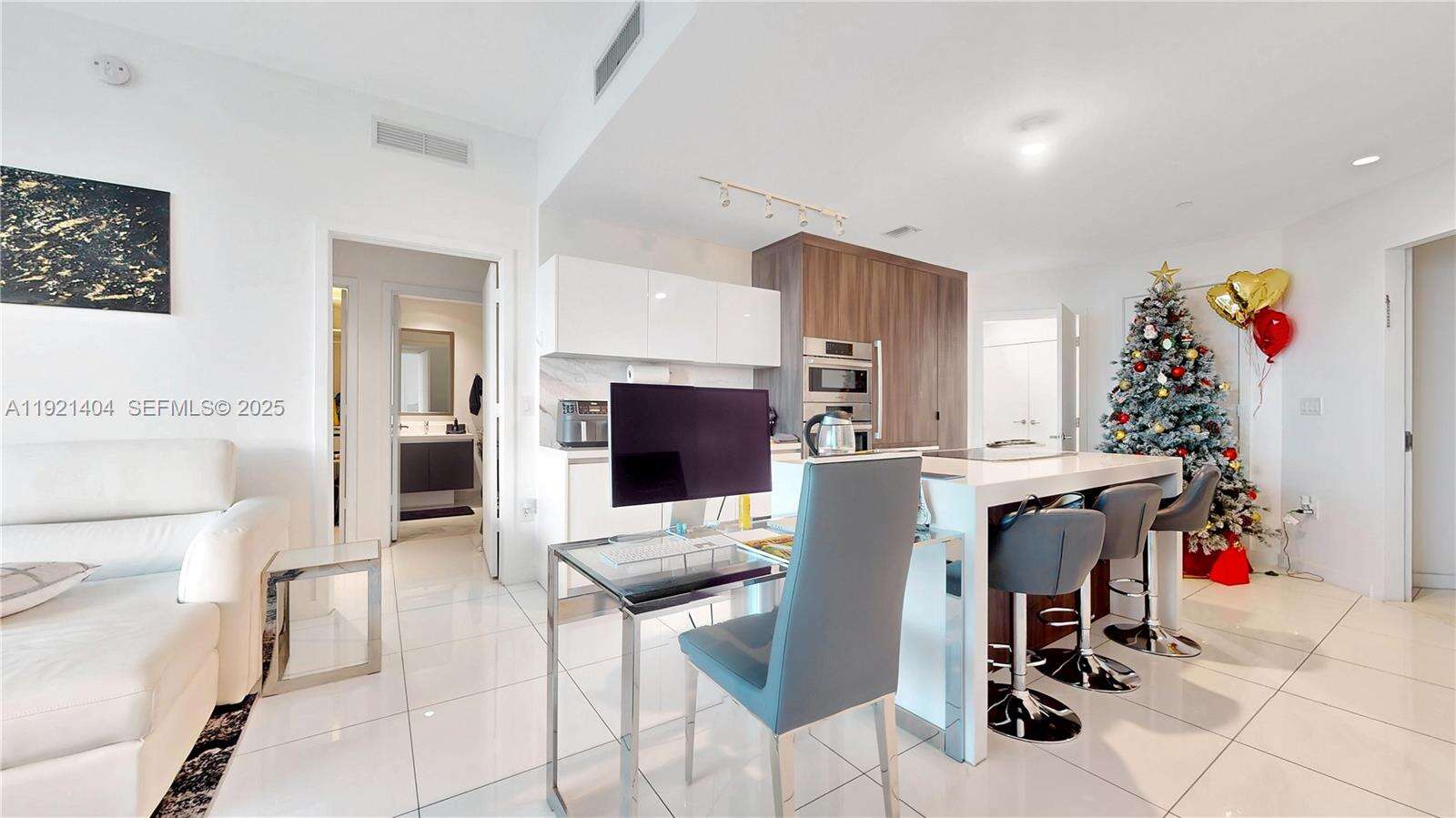 Paramount Miami Worldcenter at 851 1 Ave, Miami, FL 33132 - For Sale photo 8