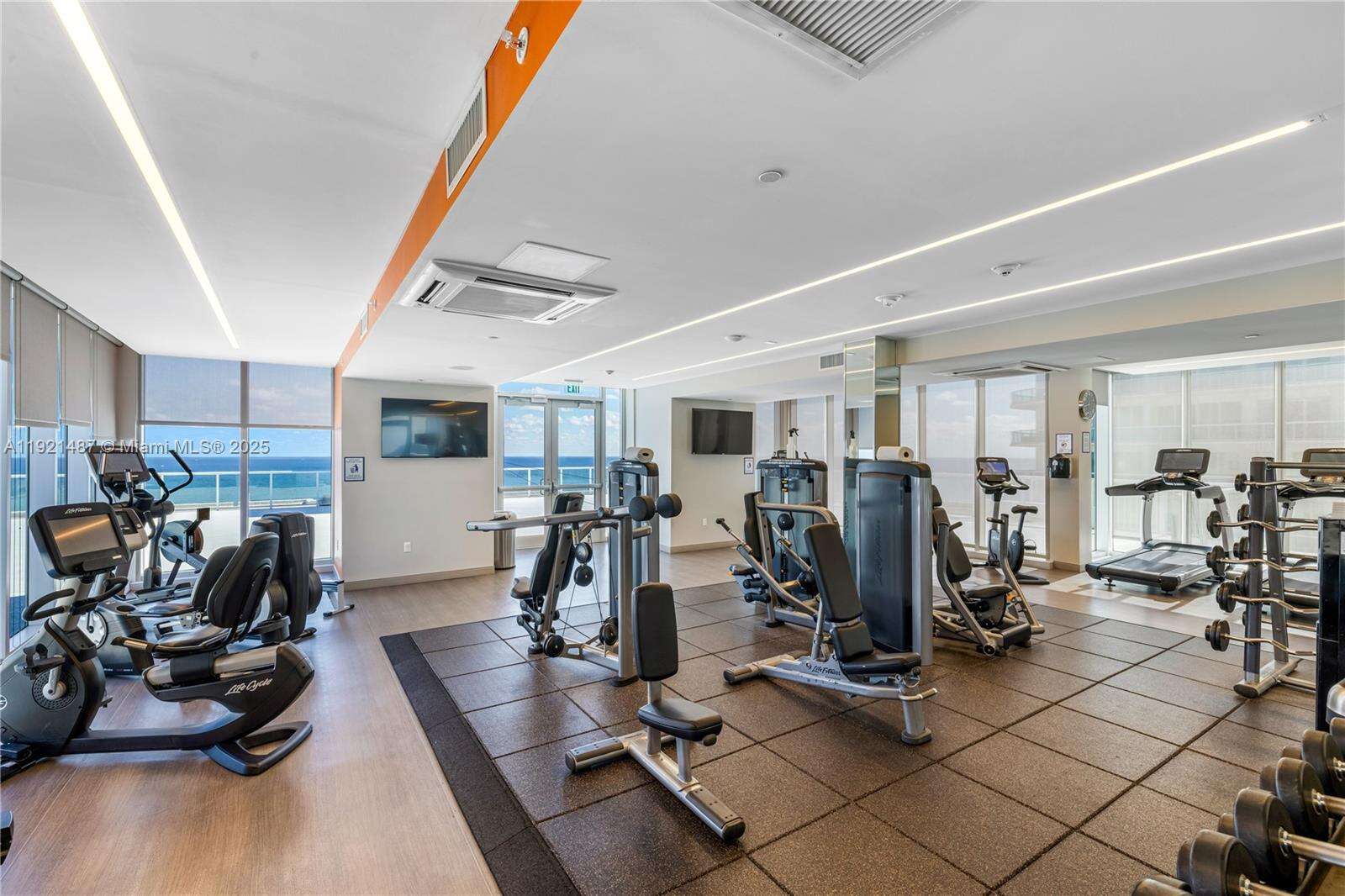 BAL HARBOUR 101 - 10155 Collins Ave, Bal Harbour, FL 33154 | Picture 6