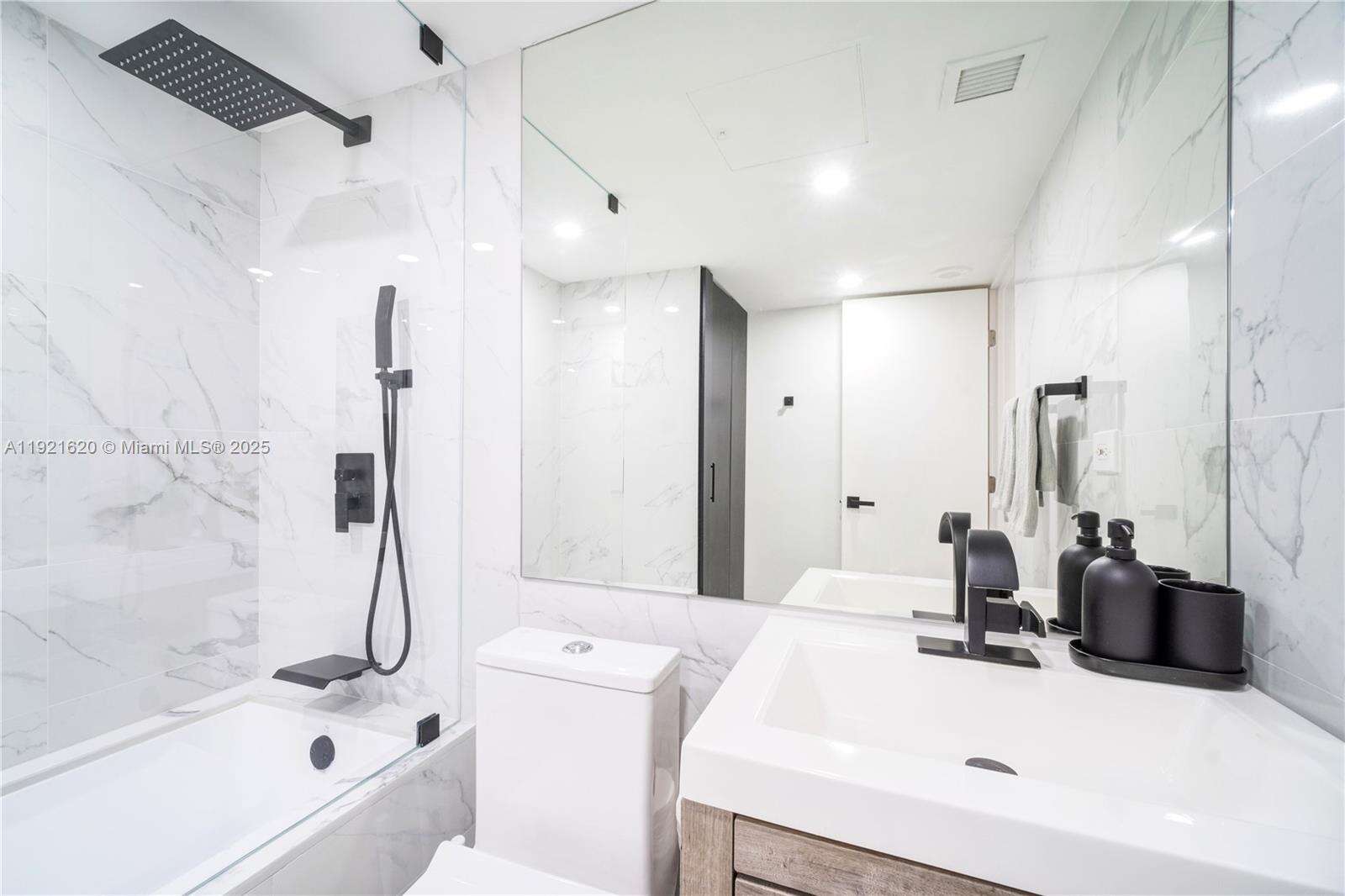 Flamingo South Beach at 1500 Bay Rd, Miami Beach, FL 33139 - For Sale photo 26
