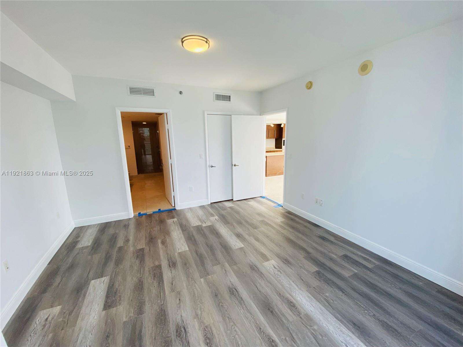 Icon Brickell 1 at 475 Brickell Ave, Miami, FL 33131 - For Sale photo 11