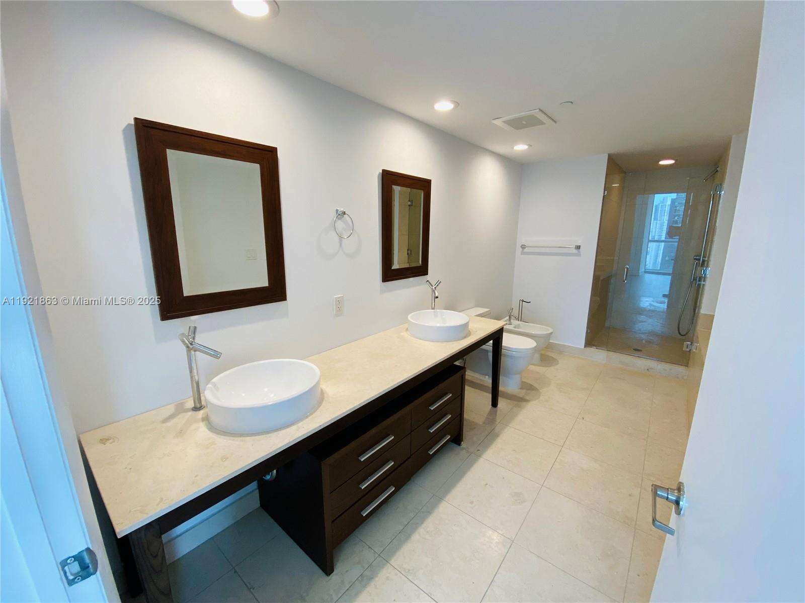 Icon Brickell 1 at 475 Brickell Ave, Miami, FL 33131 - For Sale photo 12