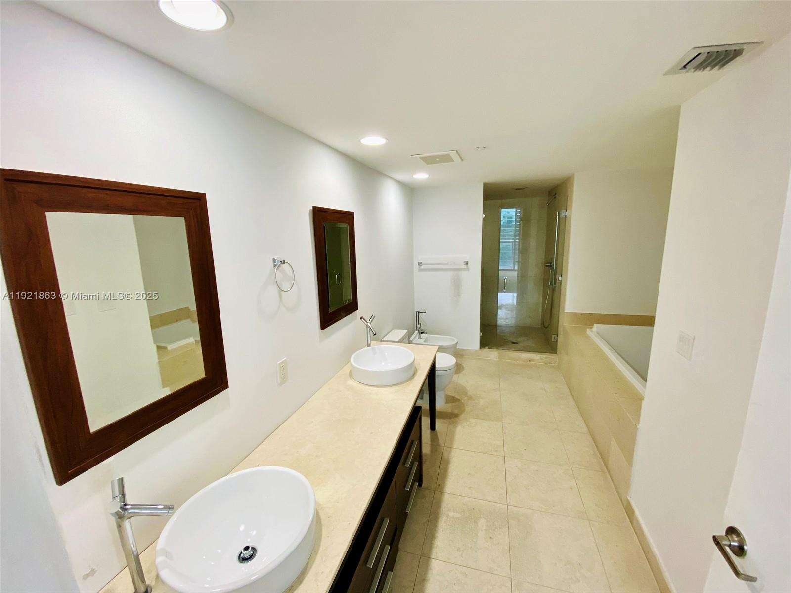 Icon Brickell 1 at 475 Brickell Ave, Miami, FL 33131 - For Sale photo 13