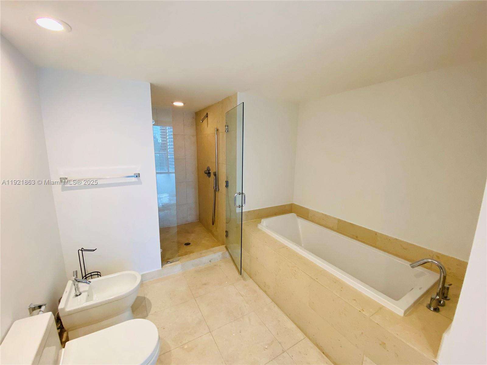 Icon Brickell 1 at 475 Brickell Ave, Miami, FL 33131 - For Sale photo 14