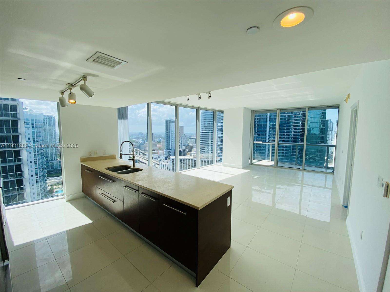 Icon Brickell 1 at 475 Brickell Ave, Miami, FL 33131 - For Sale photo 3