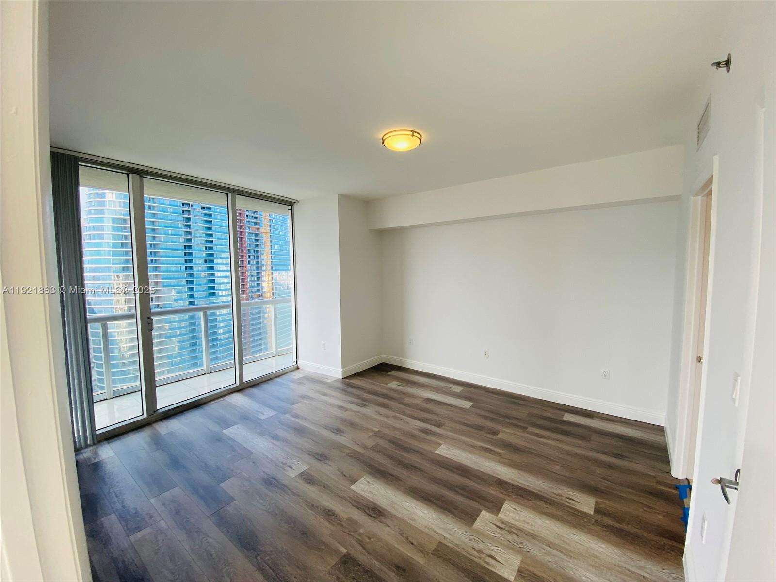 Icon Brickell 1 at 475 Brickell Ave, Miami, FL 33131 - For Sale photo 8