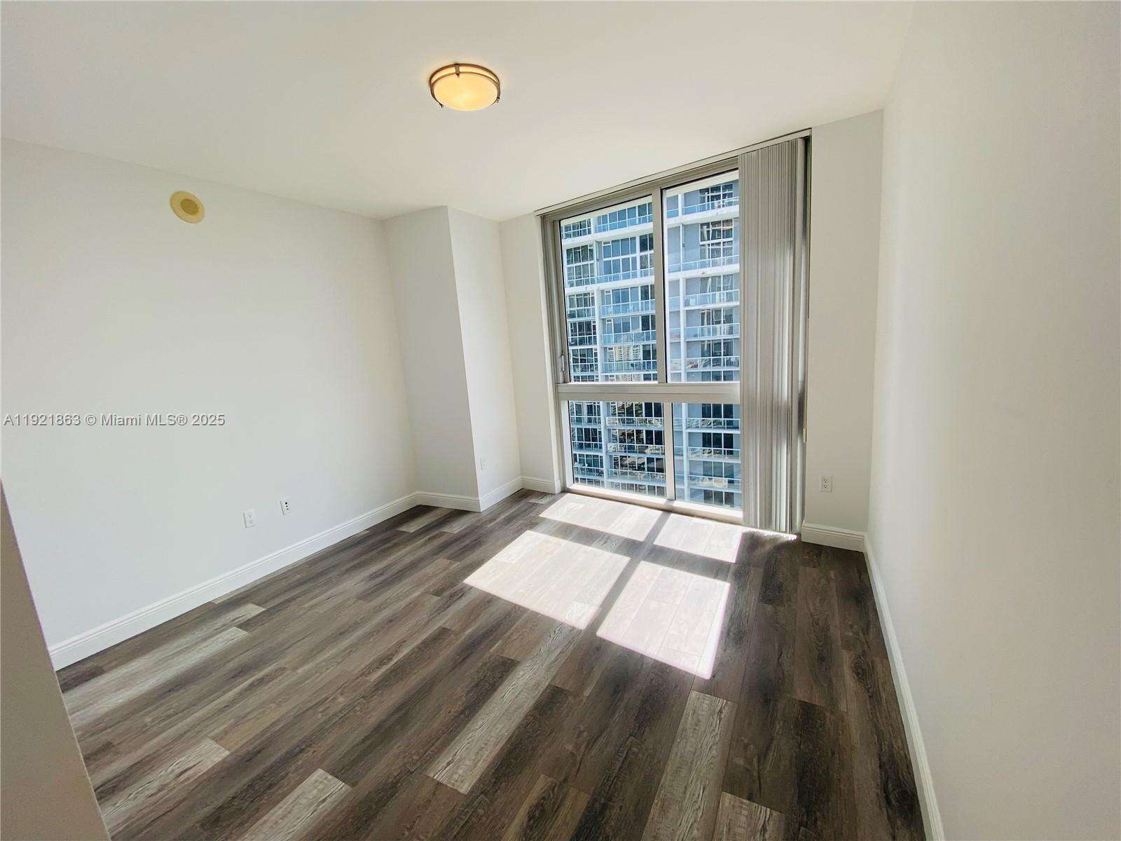 Icon Brickell 1 at 475 Brickell Ave, Miami, FL 33131 - For Sale photo 9