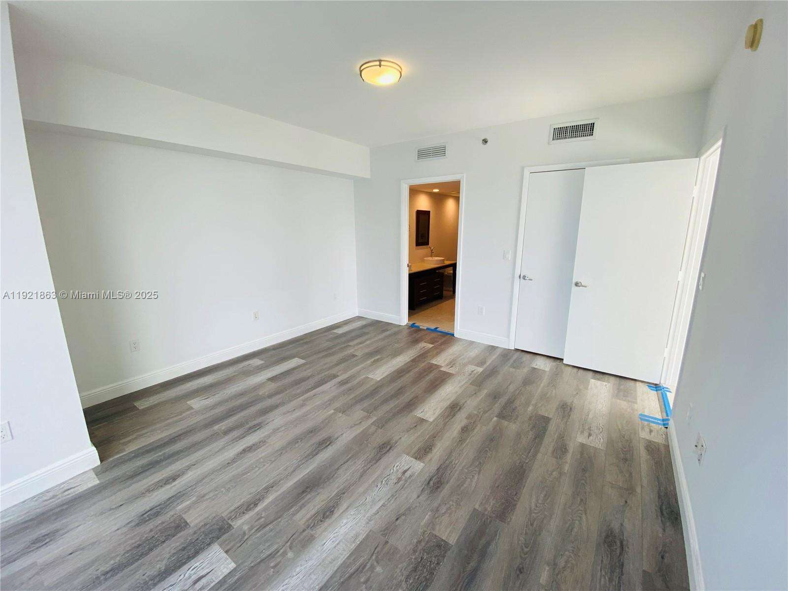 Icon Brickell 1 at 475 Brickell Ave, Miami, FL 33131 - For Sale photo 10