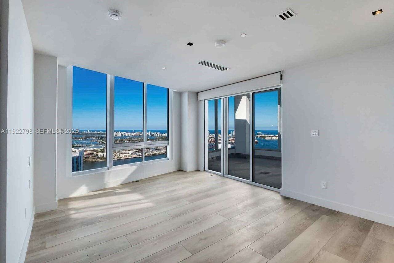 ICONBRICKELL CONDO NO 1 - 465 Brickell Ave, Miami, FL 33131 | Picture 11