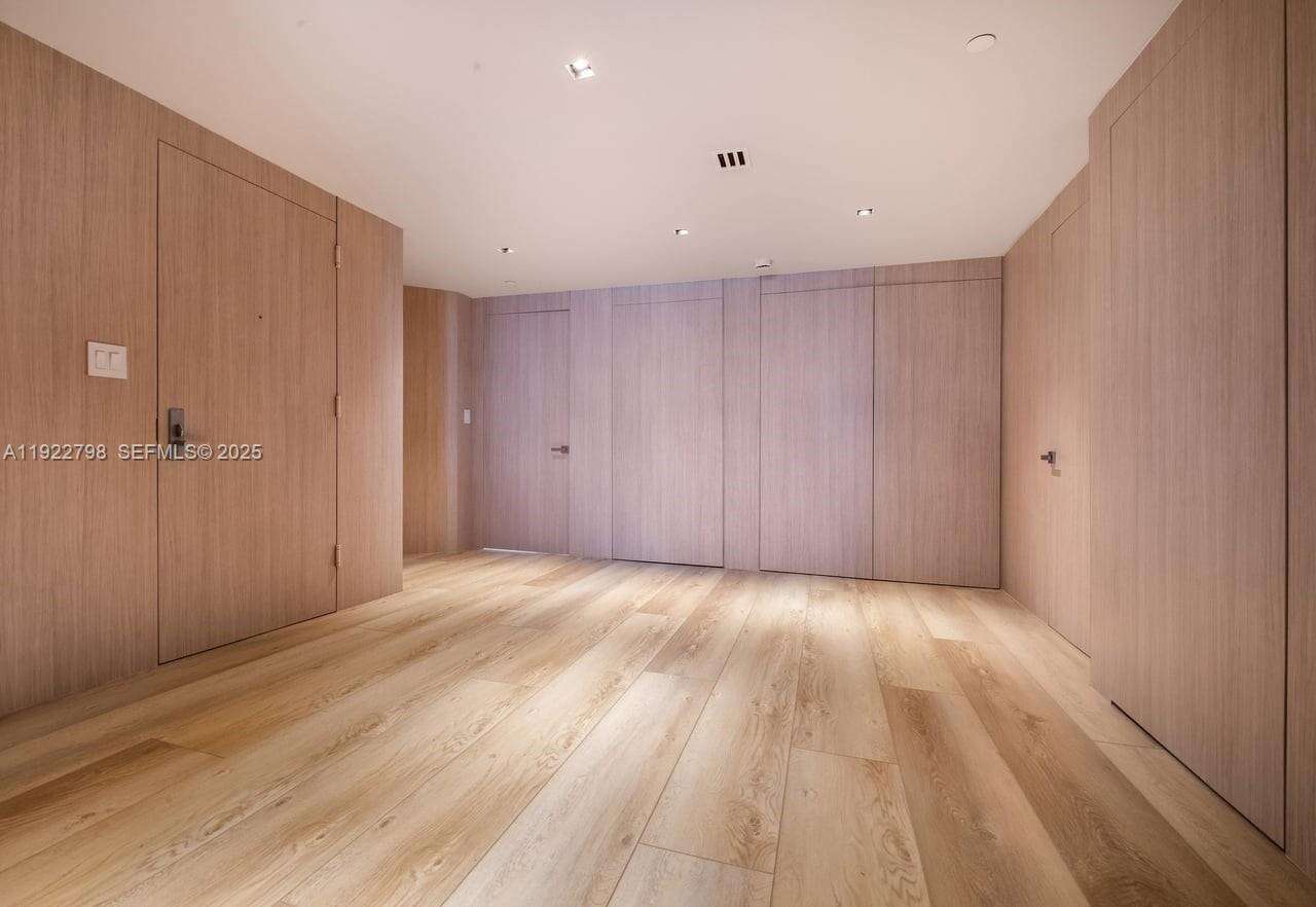 ICONBRICKELL CONDO NO 1 - 465 Brickell Ave, Miami, FL 33131 | Picture 14