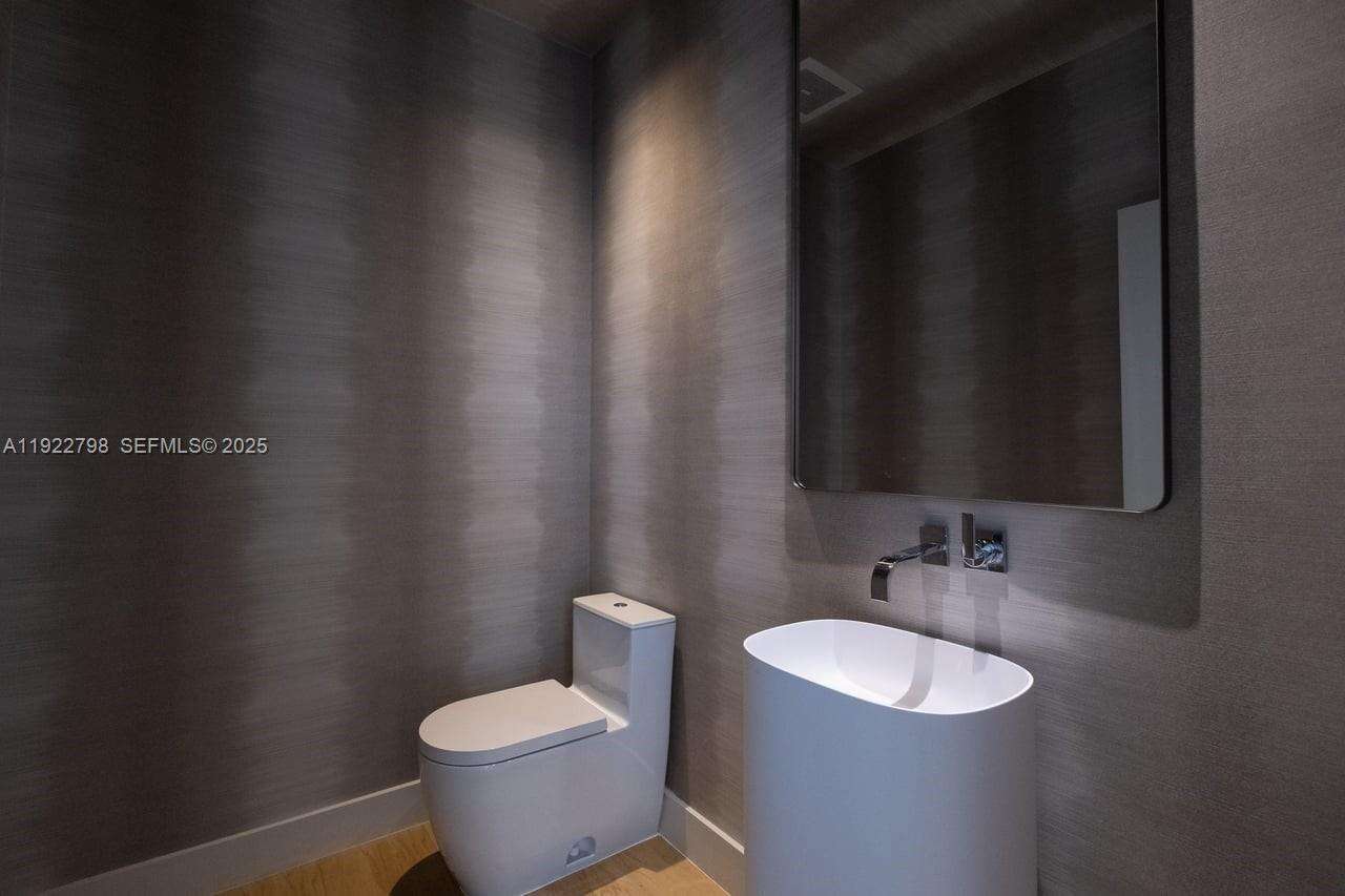 ICONBRICKELL CONDO NO 1 - 465 Brickell Ave, Miami, FL 33131 | Picture 15