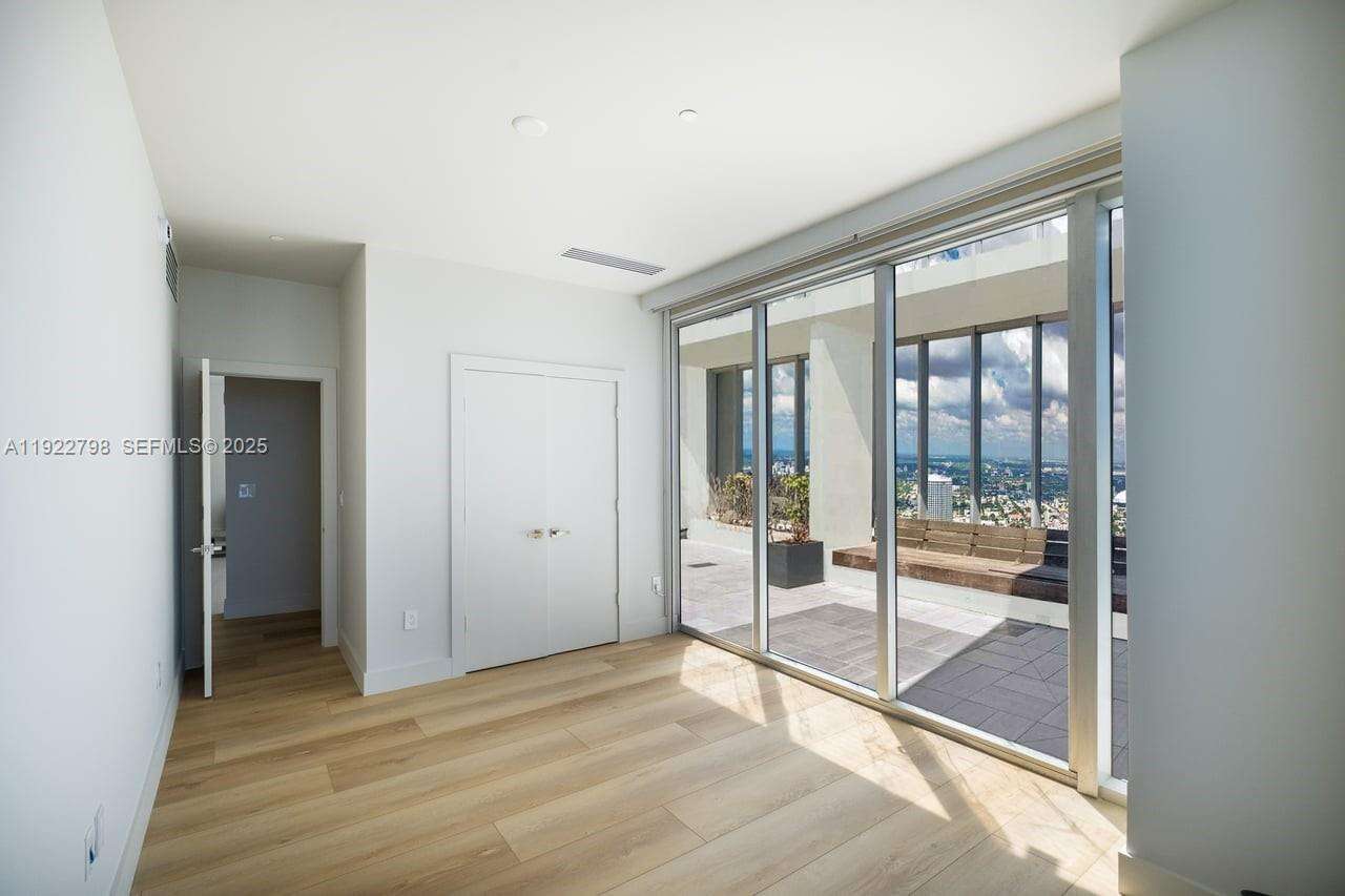 ICONBRICKELL CONDO NO 1 - 465 Brickell Ave, Miami, FL 33131 | Picture 17