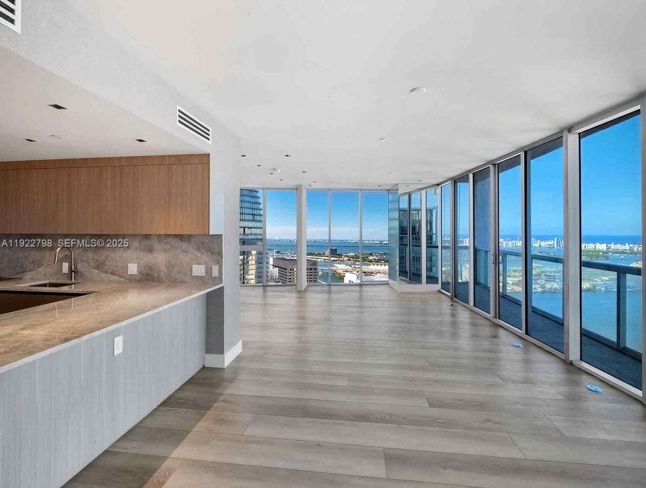 ICONBRICKELL CONDO NO 1 - 465 Brickell Ave, Miami, FL 33131 | Picture 3