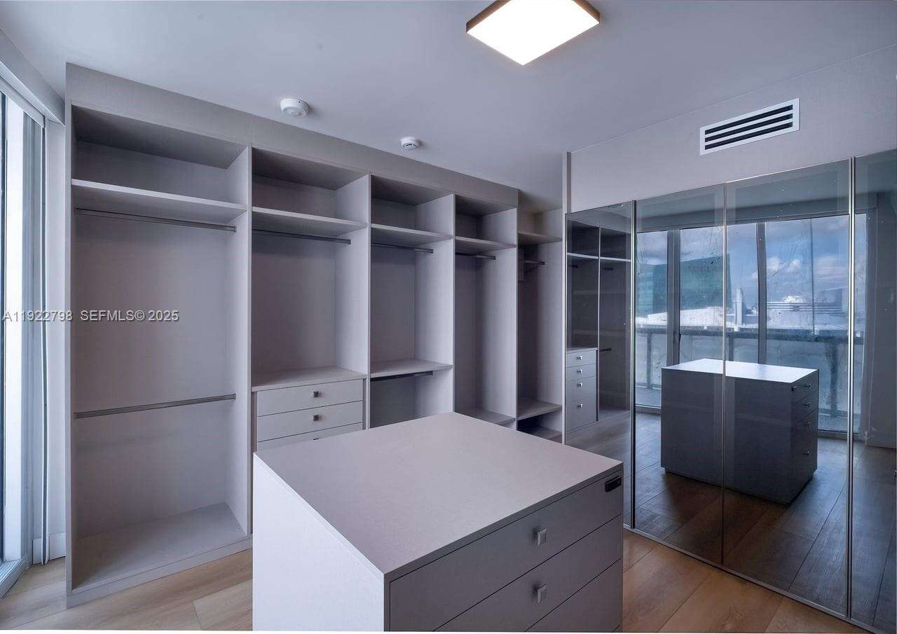 ICONBRICKELL CONDO NO 1 - 465 Brickell Ave, Miami, FL 33131 | Picture 22