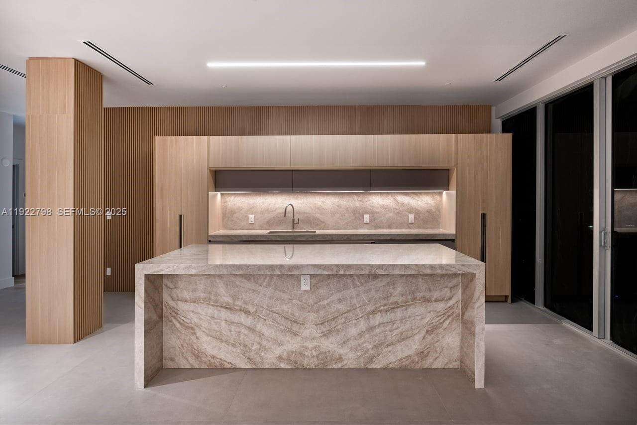 ICONBRICKELL CONDO NO 1 - 465 Brickell Ave, Miami, FL 33131 | Picture 4