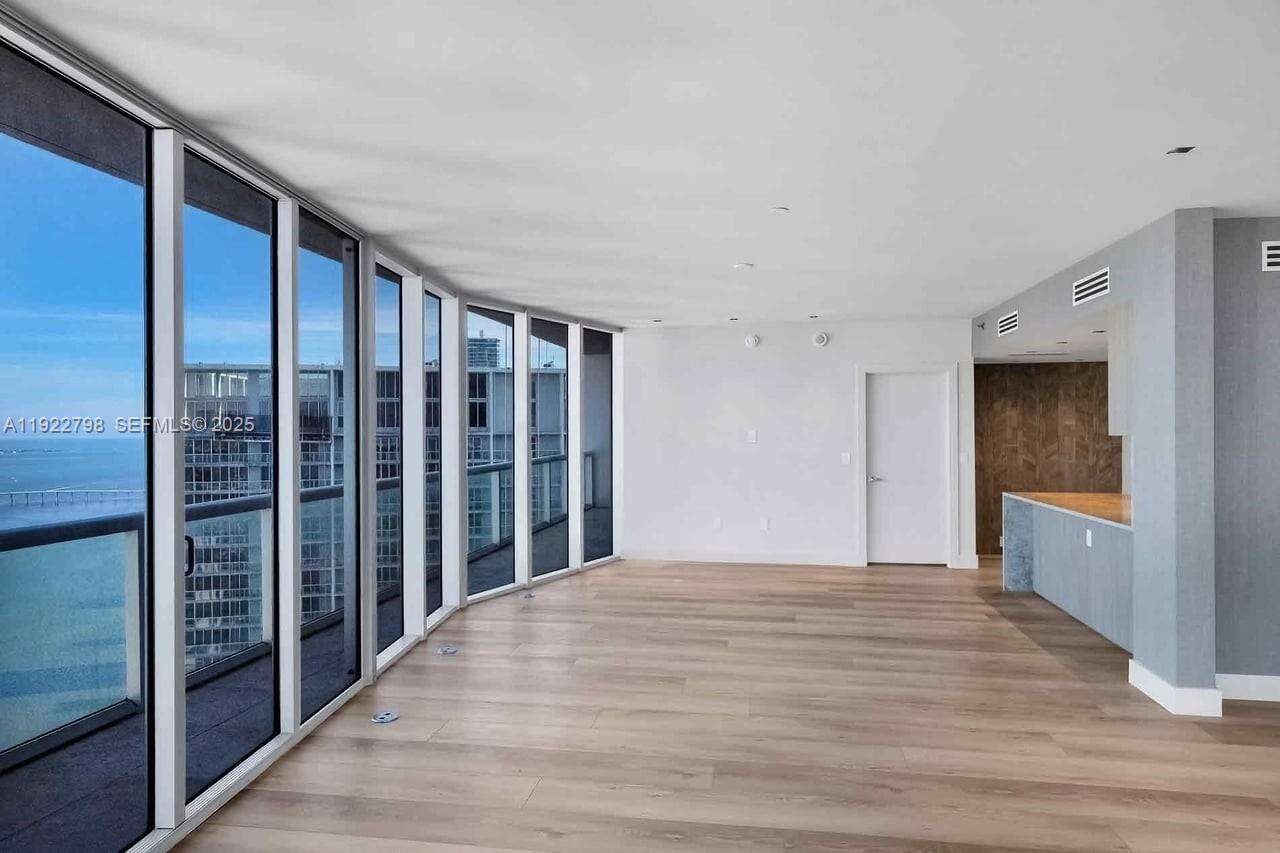 ICONBRICKELL CONDO NO 1 - 465 Brickell Ave, Miami, FL 33131 | Picture 8