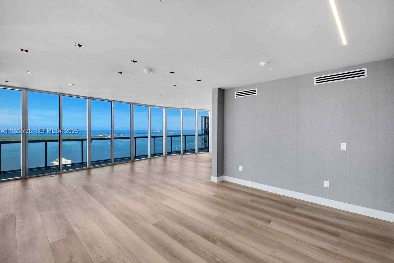 ICONBRICKELL CONDO NO 1 - 465 Brickell Ave, Miami, FL 33131 | Picture 10