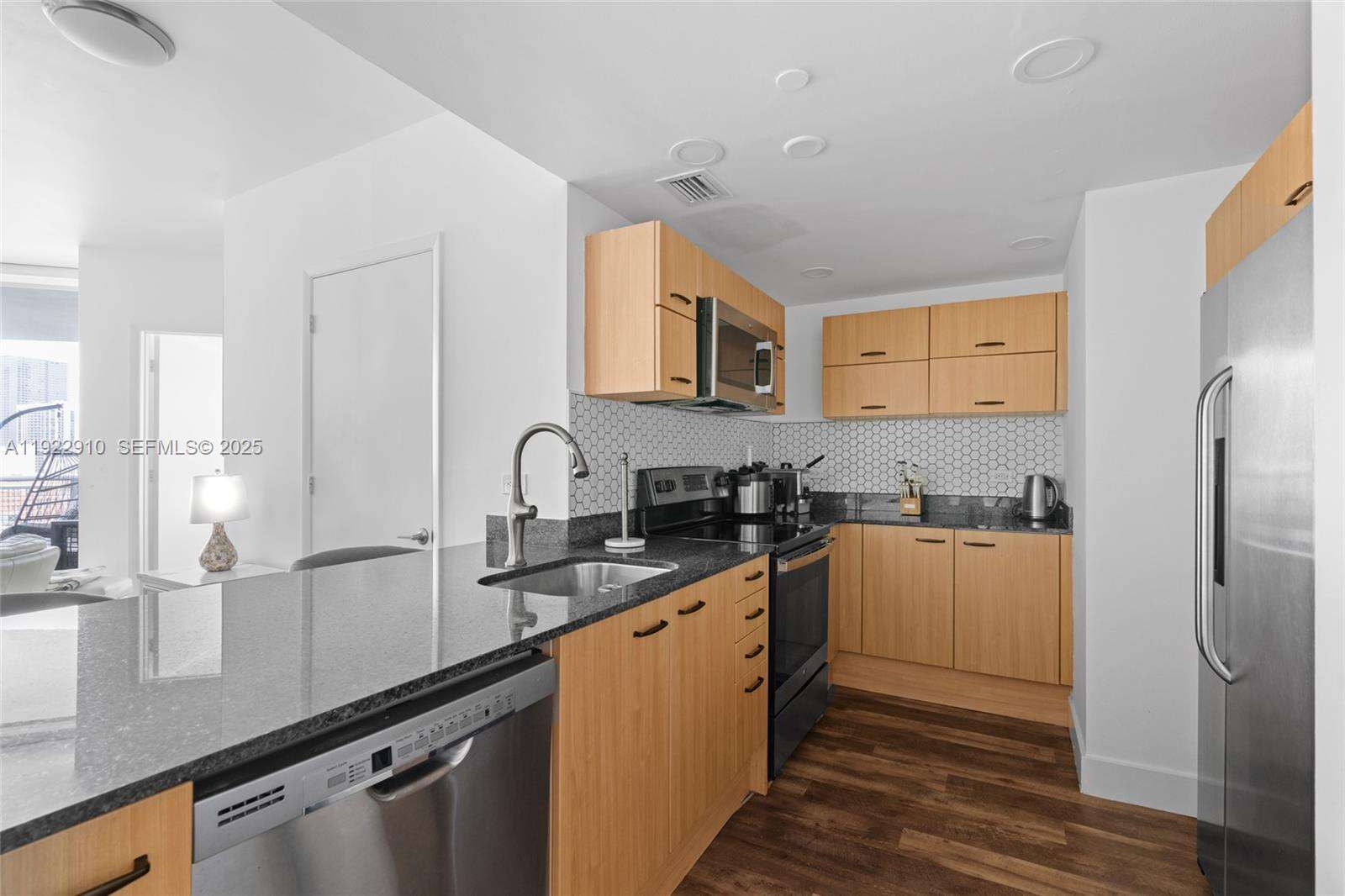 Wind By Neo at 350 Miami Ave, Miami, FL 33130 - For Sale photo 19