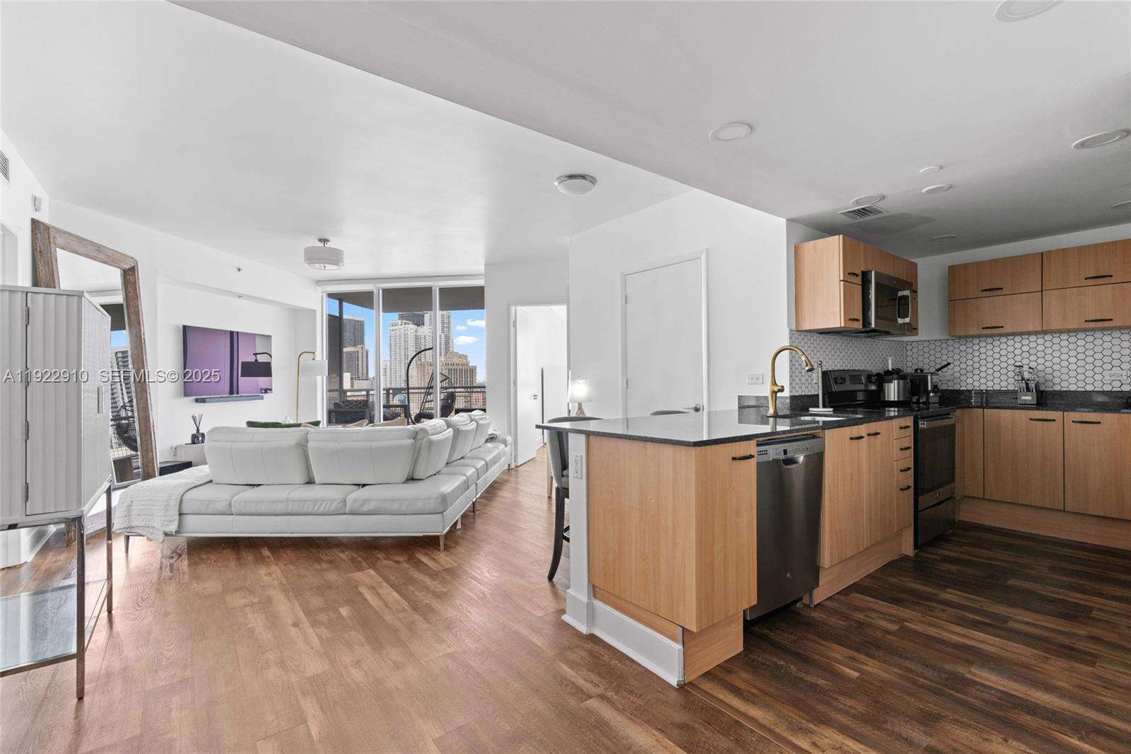 Wind By Neo at 350 Miami Ave, Miami, FL 33130 - For Sale photo 9