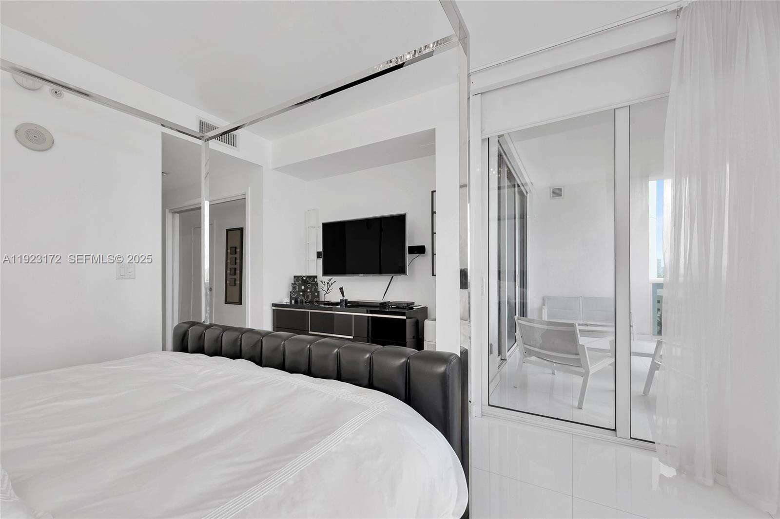 Trump Royale at 18201 Collins Ave, Sunny Isles Beach, FL 33160 - For Sale photo 12