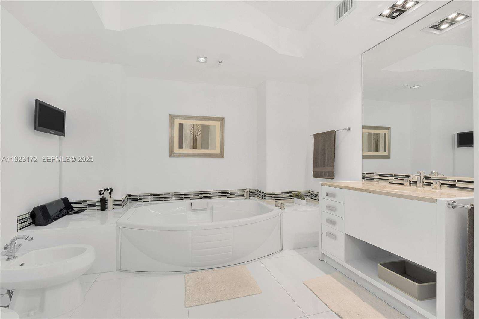 Trump Royale at 18201 Collins Ave, Sunny Isles Beach, FL 33160 - For Sale photo 18