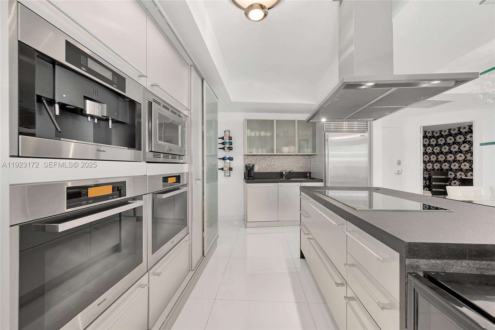 Trump Royale at 18201 Collins Ave, Sunny Isles Beach, FL 33160 - For Sale photo 4