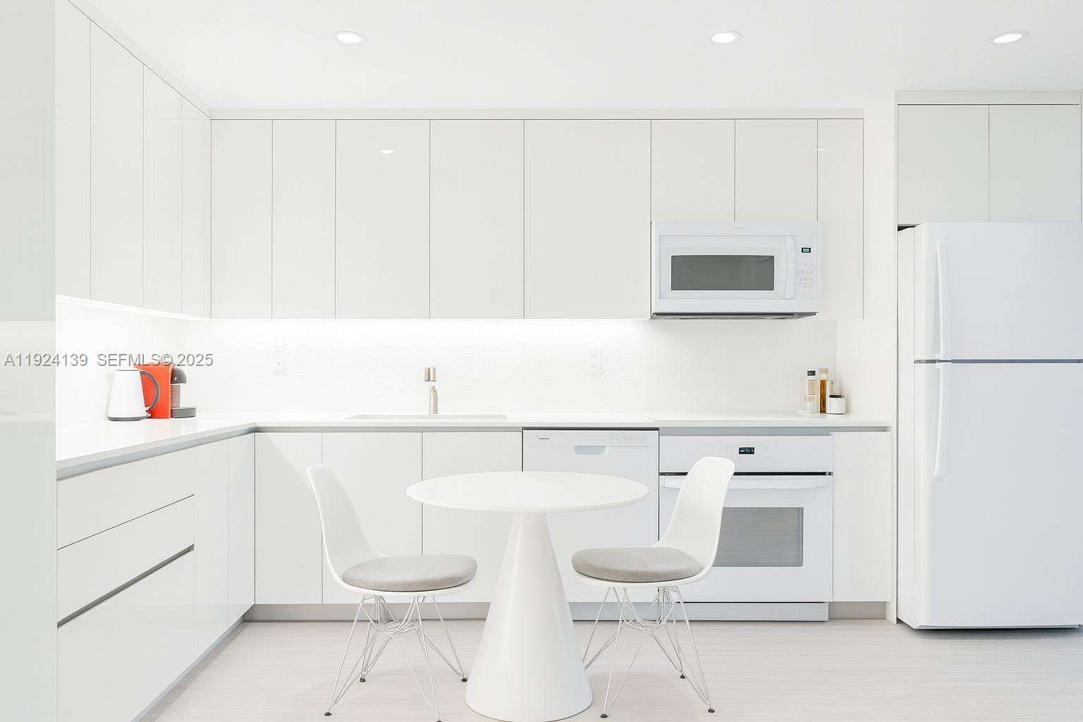 Roney Palace at 2301 Collins Ave, Miami Beach, FL 33139 - For Sale photo 1