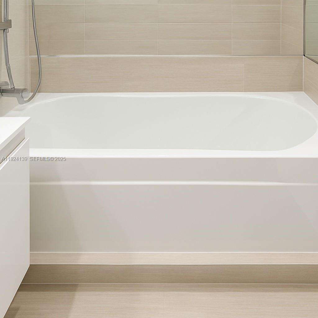 Roney Palace at 2301 Collins Ave, Miami Beach, FL 33139 - For Sale photo 12