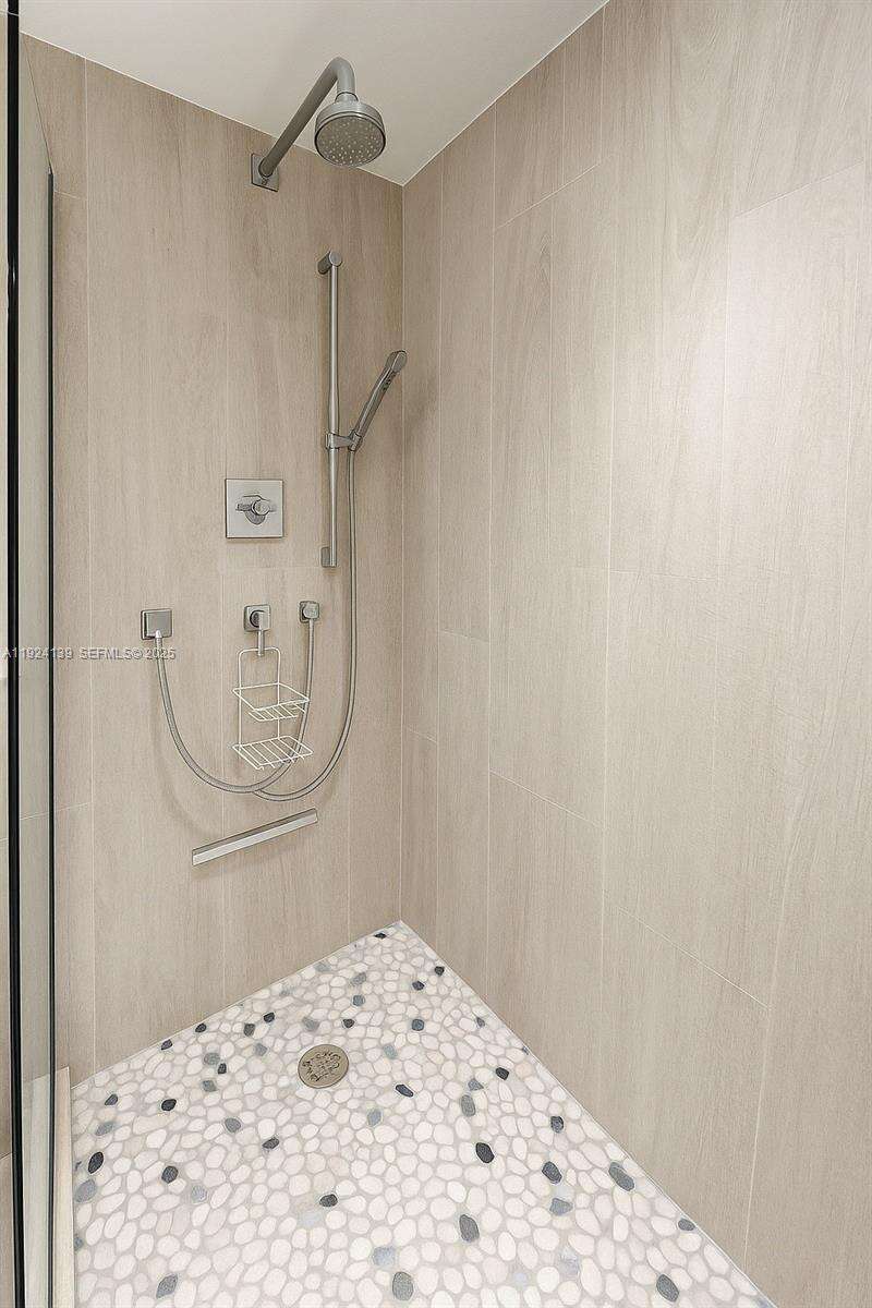 Roney Palace at 2301 Collins Ave, Miami Beach, FL 33139 - For Sale photo 14