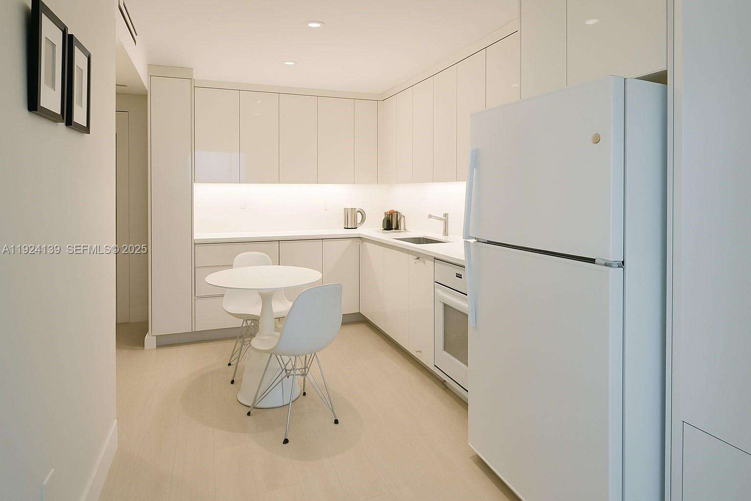 Roney Palace at 2301 Collins Ave, Miami Beach, FL 33139 - For Sale photo 3