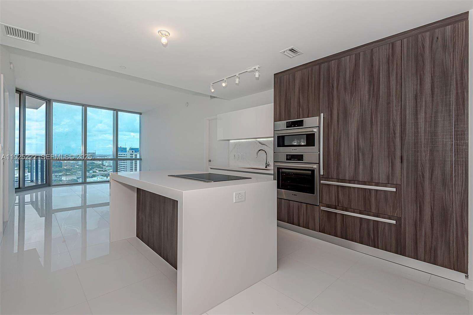 Paramount Miami Worldcenter at 851 1 Ave, Miami, FL 33132 - For Sale photo 1