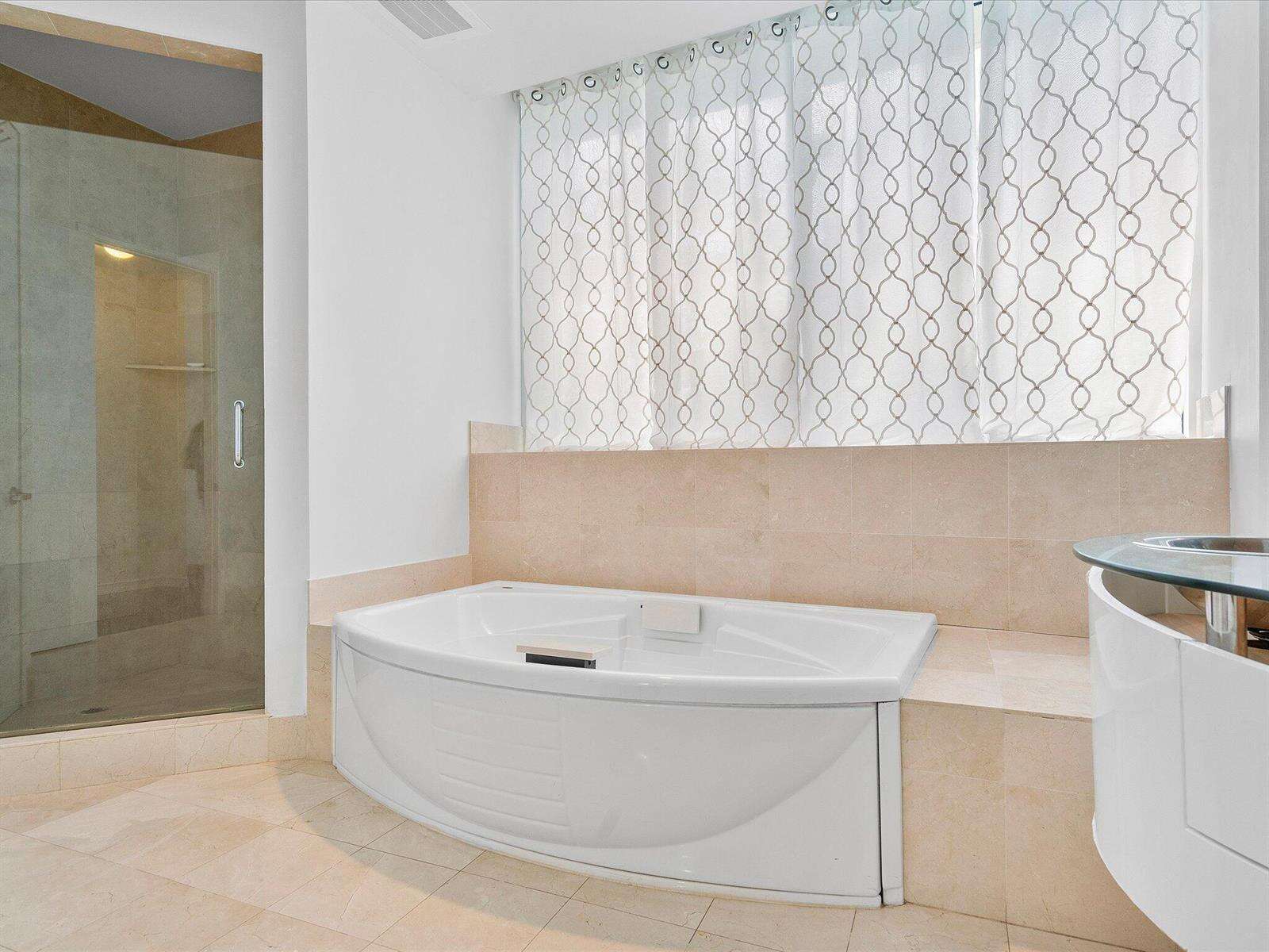 Trump Palace at 18101 Collins, Sunny Isles Beach, FL 33160 - For Sale photo 27