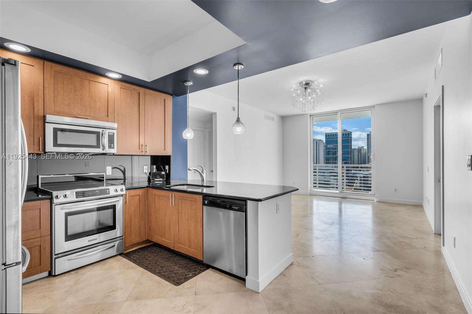 Strada 315 Condos for Sale & Rent | Picture 1