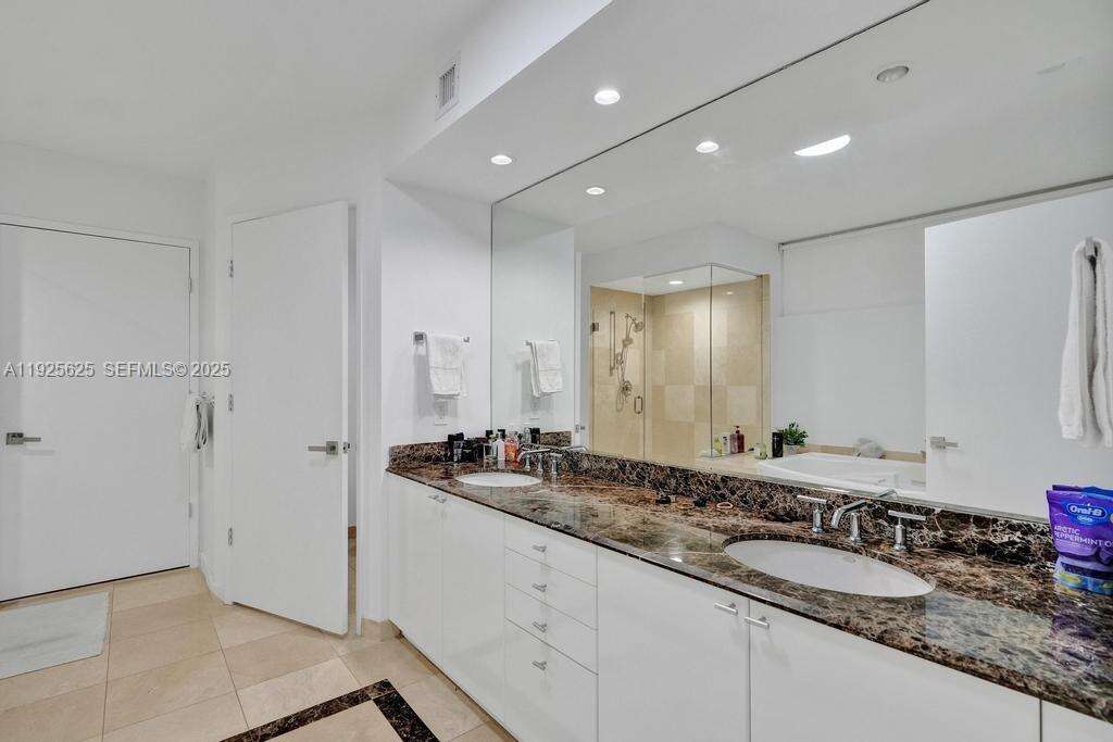 THE PINNACLE - 17555 Collins Ave, Sunny Isles Beach, FL 33160 | Picture 22